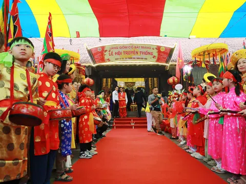 Đặc sắc Lễ hội làng gốm Bát Tràng, thu hút hàng nghìn du khách tham gia