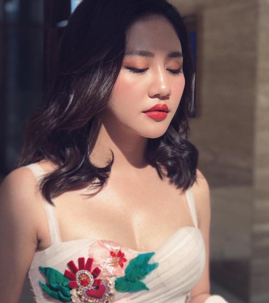 1511575503-647-bi-don-di-khach-gia-3-5-trieu-van-mai-huong-dap-tra-khien-anti-fan-van-mai-huong-8858-1511518478-1511575498-width550height620-1749387467.jpg