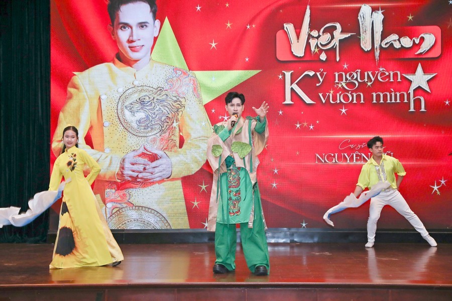 nguyen-vu-ca-khuc-viet-nam-ky-nguyen-vuon-minh-7-1754651502.jpg