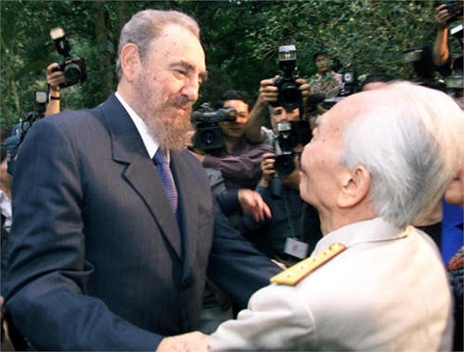 fidel-castro-va-dai-tuong-vo-nguyen-giap-1755350655.jpeg