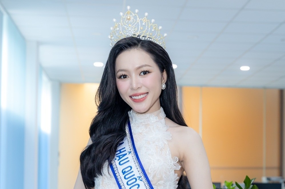 hoa-hau-kieu-duy-ky-uc-me-ganh-gio-cam-40kg-va-bua-sang-cua-ong-noi-55555-1749042001.jpg
