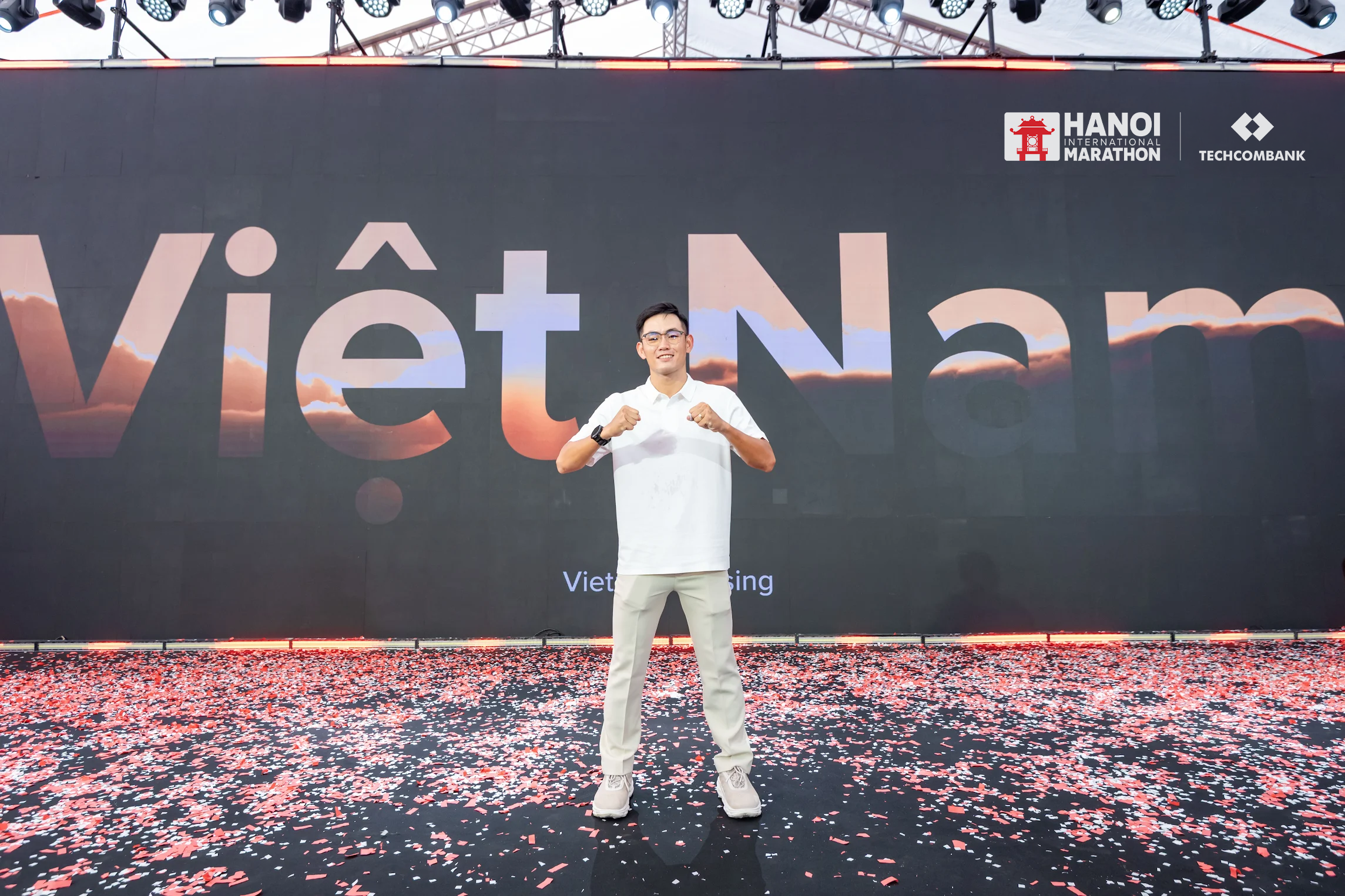 vdv-ba-mon-phoi-hop-lam-quang-nhat-se-lan-dau-tham-gia-giai-marathon-quoc-te-ha-noi-techcombank-mua-thu-5-1790994738.png