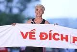 Hai vận động viên Việt Nam cùng cán đích đầu tiên cự ly Marathon tại Giải Marathon Quốc tế Hà Nội Techcombank mùa thứ 5