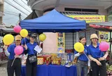 Nhộp nhịp với quầy hàng “trao sức khoẻ” Natunest tại Tu Bông, Vạn Ninh