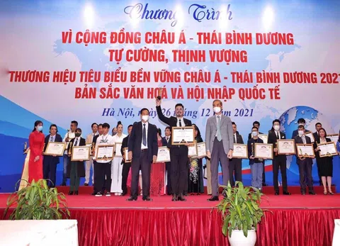 Nghệ sĩ Quốc Quốc được vinh danh là Nghệ sĩ, Doanh nhân vì cộng đồng Châu Á - Thái Bình Dương thịnh vượng