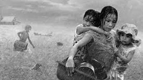 Đưa cơm cho mẹ đi cày - Mỹ Linh & Mỹ Anh