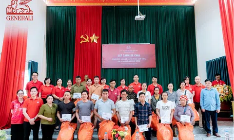 Generali Việt Nam trao tặng gần 900 triệu đồng để hỗ trợ các gia đình chịu ảnh hưởng của bão yagi