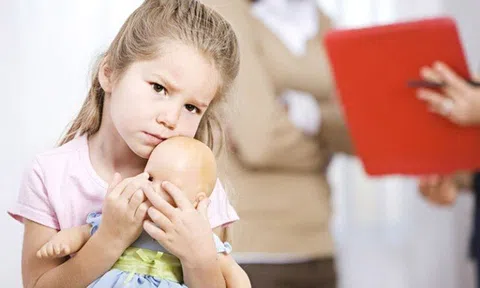 Dạy trẻ chậm nói: Hành trình “ươm mầm” nhẫn nại của người cha, người mẹ