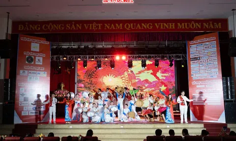 Bắt trọn khoảnh khắc lễ hội rực rỡ tại sân khấu đêm nhạc Khai Niên 2026: WANDERIA