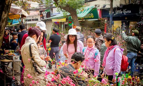 Hà Nội: Lạc vào "chợ cổ trăm tuổi" sắm Tết