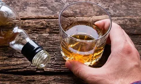 Gan oằn mình với thói quen bia rượu của người Việt: Chuyên gia chỉ cách thải độc nhanh nhất