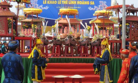 Hoàng Sa mây nước bốn bề…