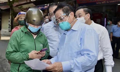 Thủ tướng kiểm tra đột xuất 5 xã phường và chỉ ra 8 điểm cần lưu ý trong phòng chống dịch