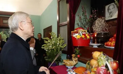 Tổng Bí thư Nguyễn Phú Trọng dâng hương tưởng niệm Chủ tịch Hồ Chí Minh