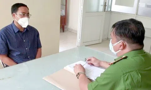 Khởi tố người tự xưng "Ban chỉ đạo Quận 7" có chiếc thẻ "Từ thiện" đã hết hạn hù dọa bảo vệ siêu thị