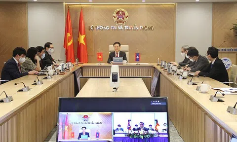 Bộ trưởng Nguyễn Mạnh Hùng điện đàm và kí kết hợp tác với Bộ Công nghệ và Truyền thông Lào