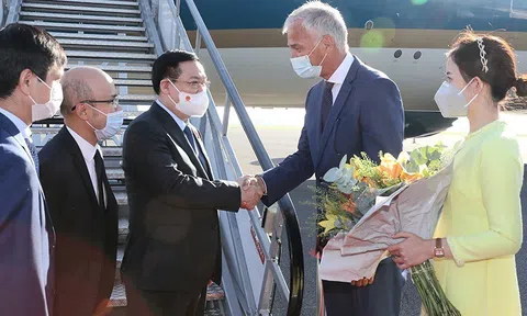 Chủ tịch Quốc hội Vương Đình Huệ đến Brussels, bắt đầu thăm làm việc với EP và Vương quốc Bỉ