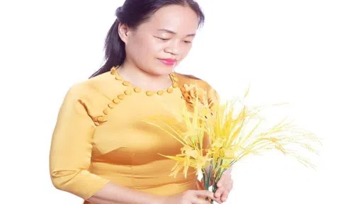 Người đam mê thổi hồn vào những tà áo dài truyền thống dân tộc