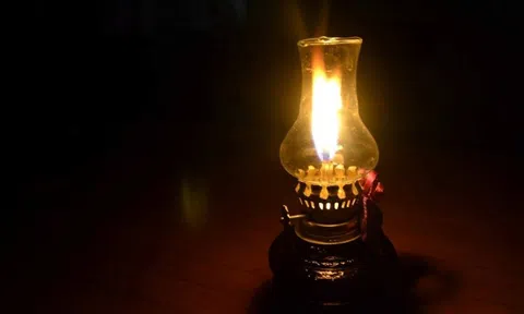 “Cơm đèn” là gì?