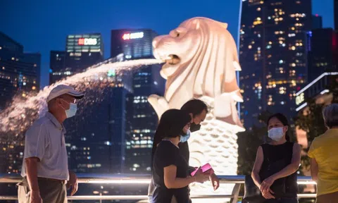Singapore quyết sống chung với COVID-19 dù ca mắc mới tăng mạnh