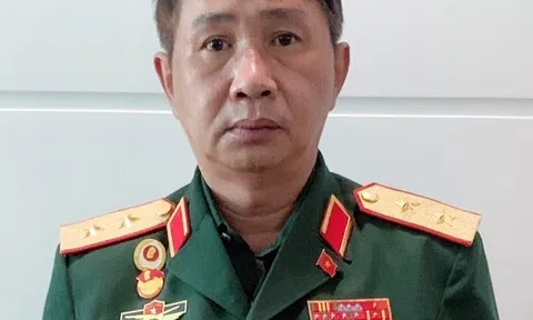 Tạm giữ 2 kẻ mạo danh trung tướng, đại úy quân đội để thông chốt