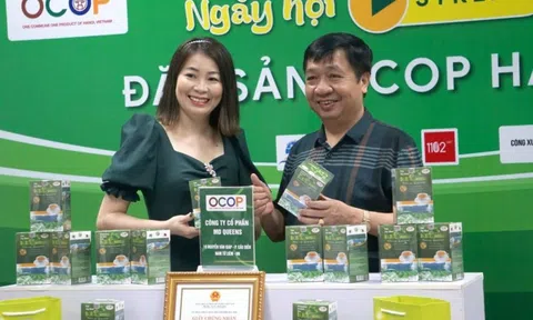Bà chủ trà xạ đen MD Queen bán hàng livestream để tồn tại trong mùa dịch