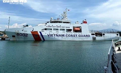 Vào đảo Lý Sơn tránh bão, tàu kéo sà lan gặp sự cố, 12 thuyền viên kêu cứu