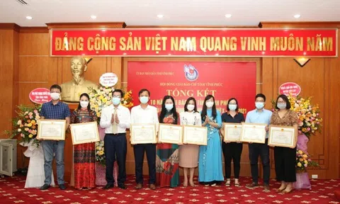 Vĩnh Phúc: Trao Giải thưởng năm 2021, phát động Giải báo chí năm 2022