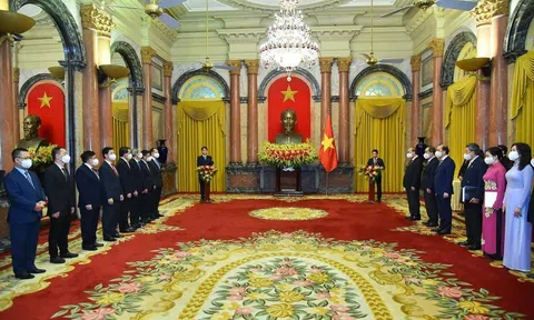 Toàn cảnh lễ trao quyết định bổ nhiệm Đại sứ Việt Nam tại nước ngoài nhiệm kỳ 2021-2024 lần thứ nhất qua ảnh