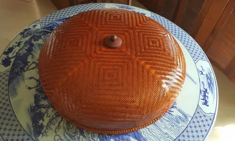Ký sự lồng bàn
