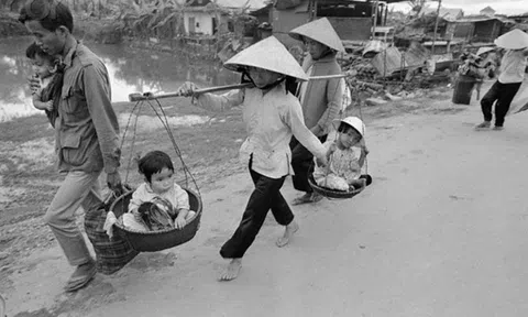 Mẹ nuôi con và chạy giặc