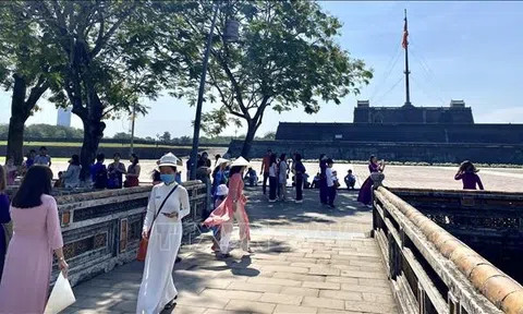 Quảng bá di sản và áo dài truyền thống trong Liên hoan Phim Việt Nam năm 2021