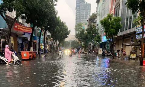 Sài Gòn...  trong cơn mưa chiều