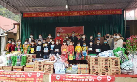 Vĩnh Phúc: CLB thiện nguyện "Vòng tay nhân ái" tặng quà cho học sinh vùng cao Hà Giang