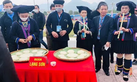 Bản sắc văn hóa Mông trong một hội thi