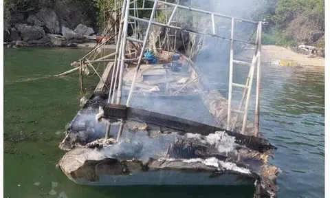 Nổ tàu cá, người mẹ bất hạnh kêu cứu cho 3 con bị bỏng rất nặng, nguy kịch
