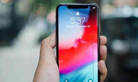 Sửa màn hình iPhone bị sọc bao nhiêu tiền?
