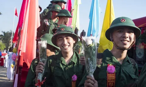Quảng Ngãi: Tổ chức lễ giao nhận 2.675 thanh niên lên đường nhập ngũ