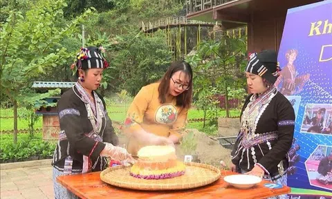 Lai Châu: Độc đáo xôi ngũ sắc của đồng bào dân tộc Lự