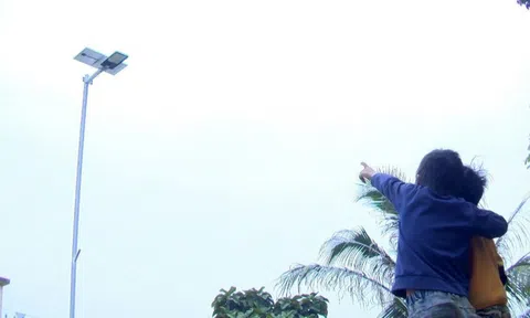 Chương trình “Gom nắng, thắp sáng đường làng”: Điện sạch đã về sáng bản vùng cao