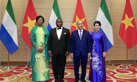 Thông điệp ý nghĩa trên tà áo dài của Đệ nhất phu nhân Sierra Leone
