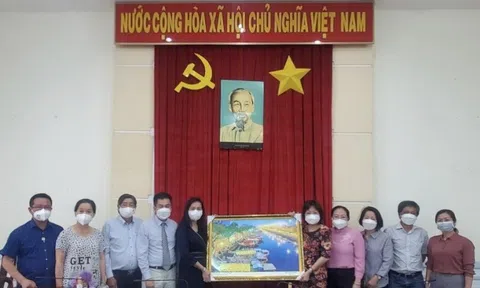 TP.Hồ Chí Minh: Hội Nghệ sĩ Nhiếp ảnh Việt Nam đến thăm và làm việc với UBND Quận 8