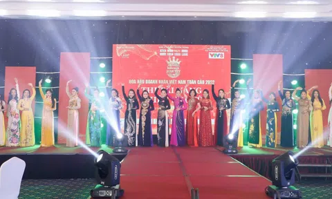Nguyễn Diệu Linh sáng tạo ở phần thi tài năng trong Hoa hậu Doanh nhân Việt Nam Toàn cầu 2022