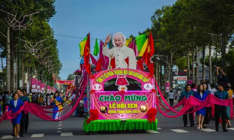 Đồng Tháp: Độc đáo liên hoan xe hoa sen