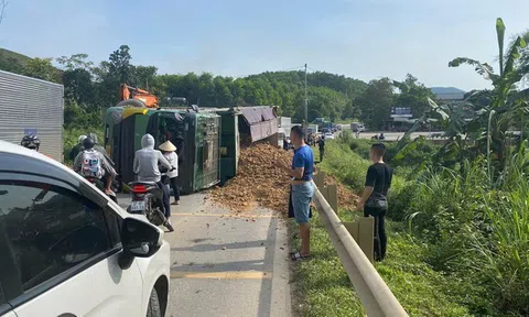 Xe ben lật đè ô tô làm 3 người tử vong: Có dấu hiệu vi phạm quá tải, vượt ẩu