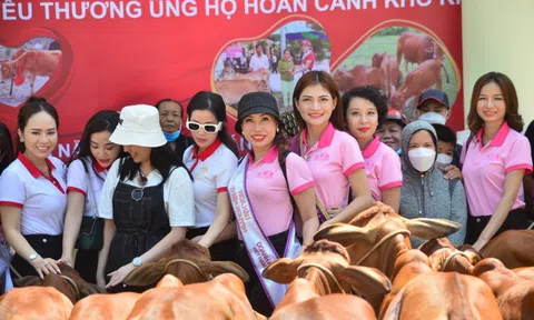 Hoa hậu Thiện nguyện Phạm Thị Minh Phi tham gia trao tặng bò giống cho hộ nghèo tại huyện Hoà Vang - Thành Phố Đà Nẵng
