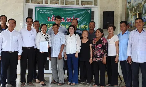 Ra mắt câu lạc bộ hoa giấy Cái Mơn tại Bến Tre