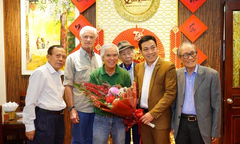 Ban ảnh Tạp chí PHANO giao lưu với nghệ sĩ Nick Út