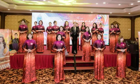 Dàn thí sinh Hoa hậu Quý bà Việt Nam Toàn cầu 2023 tích cực lan tỏa yêu thương trong đêm thiện nguyện tại vùng đất Cố Đô Huế