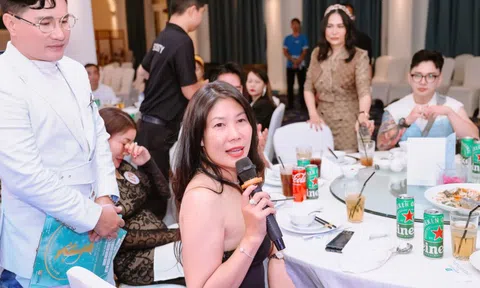 Doanh nhân Phan Thị Thu Kiều đấu giá trang phục dạ hội nhằm gây quỹ thiện nguyện